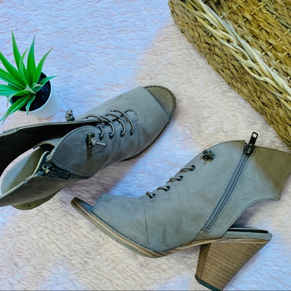 Altar'd State Rohanna Bootie 7.5 Tan Heeled Open - Picture 6 of 9